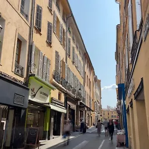 https://spacieux-t2-au-coeur-daix-en-provence.fr-provencehotel.com